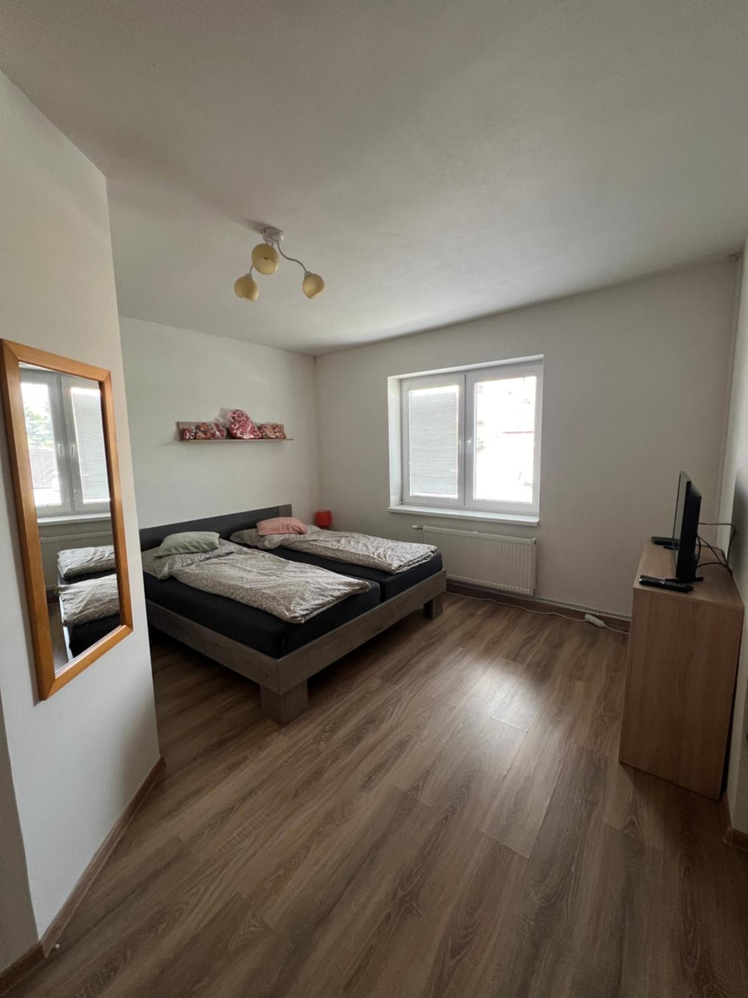 -Self-Check- 4-Bedroom Family House With Heated Tub Levice Exterior foto